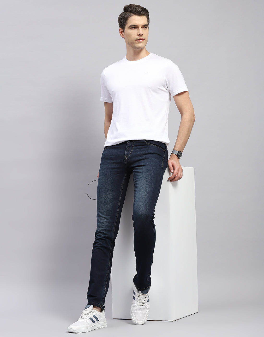 Men Blue Solid Narrow Fit Denim