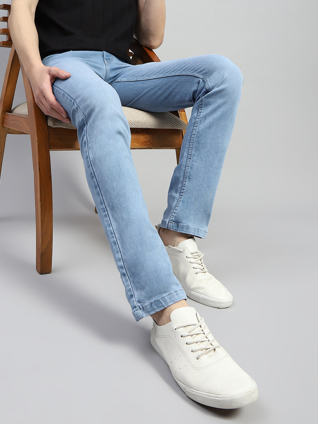 Men Blue Light Wash Narrow Fit Denim