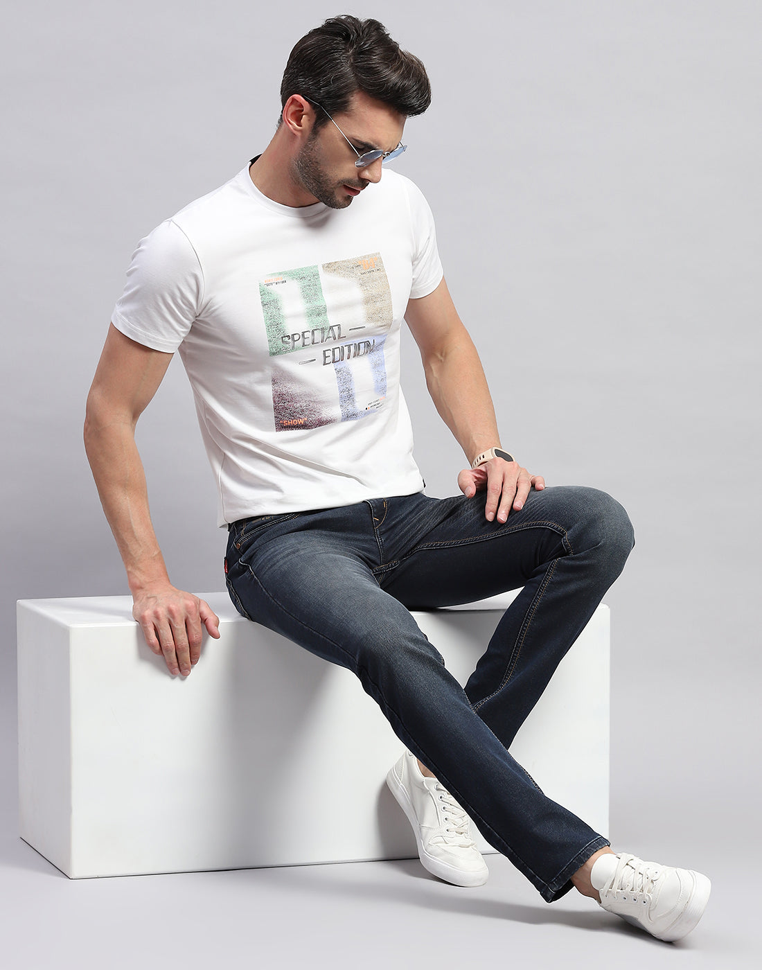 Men Blue Light Wash Narrow Fit Denim