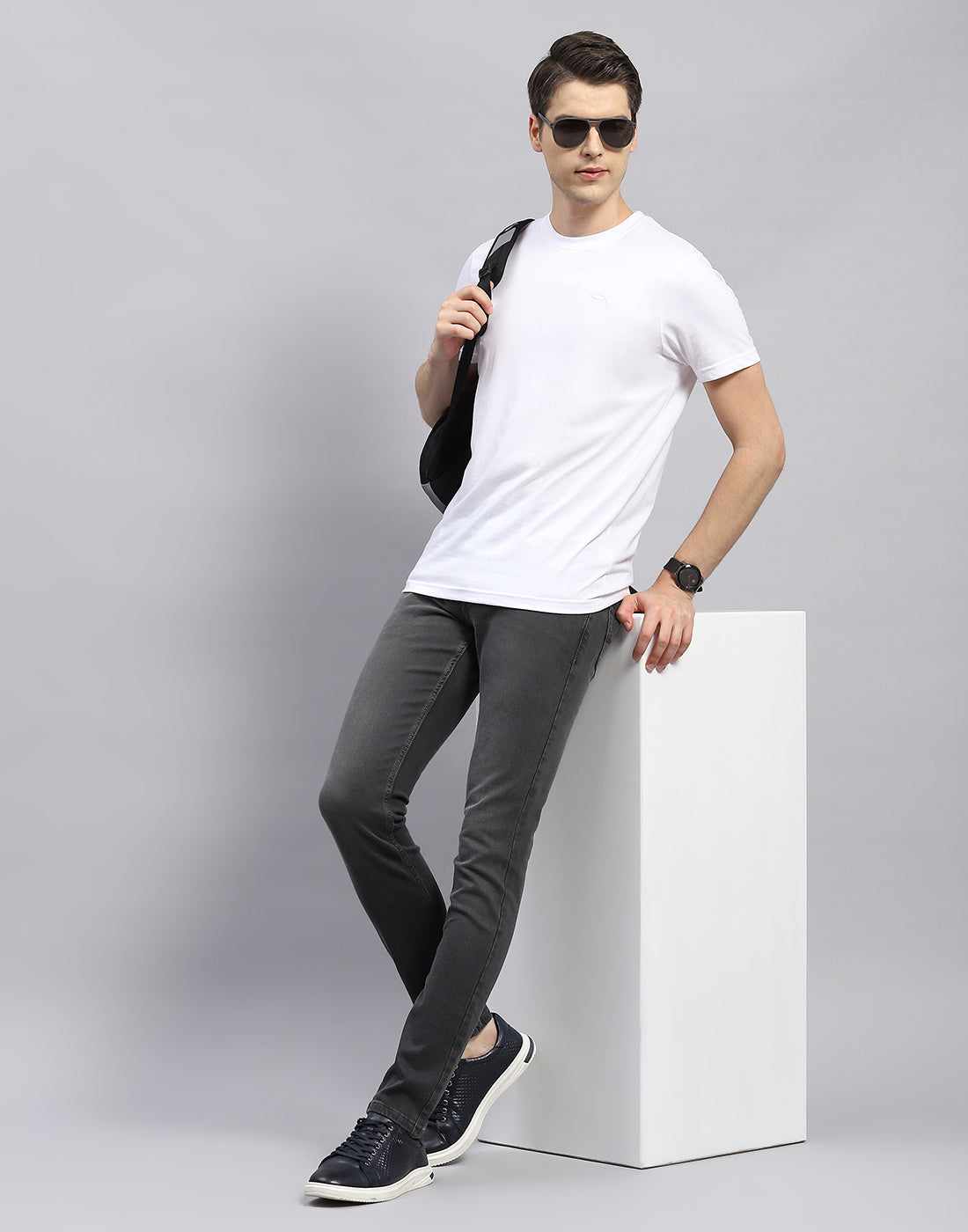 Men Grey Solid Skinny Fit Denim