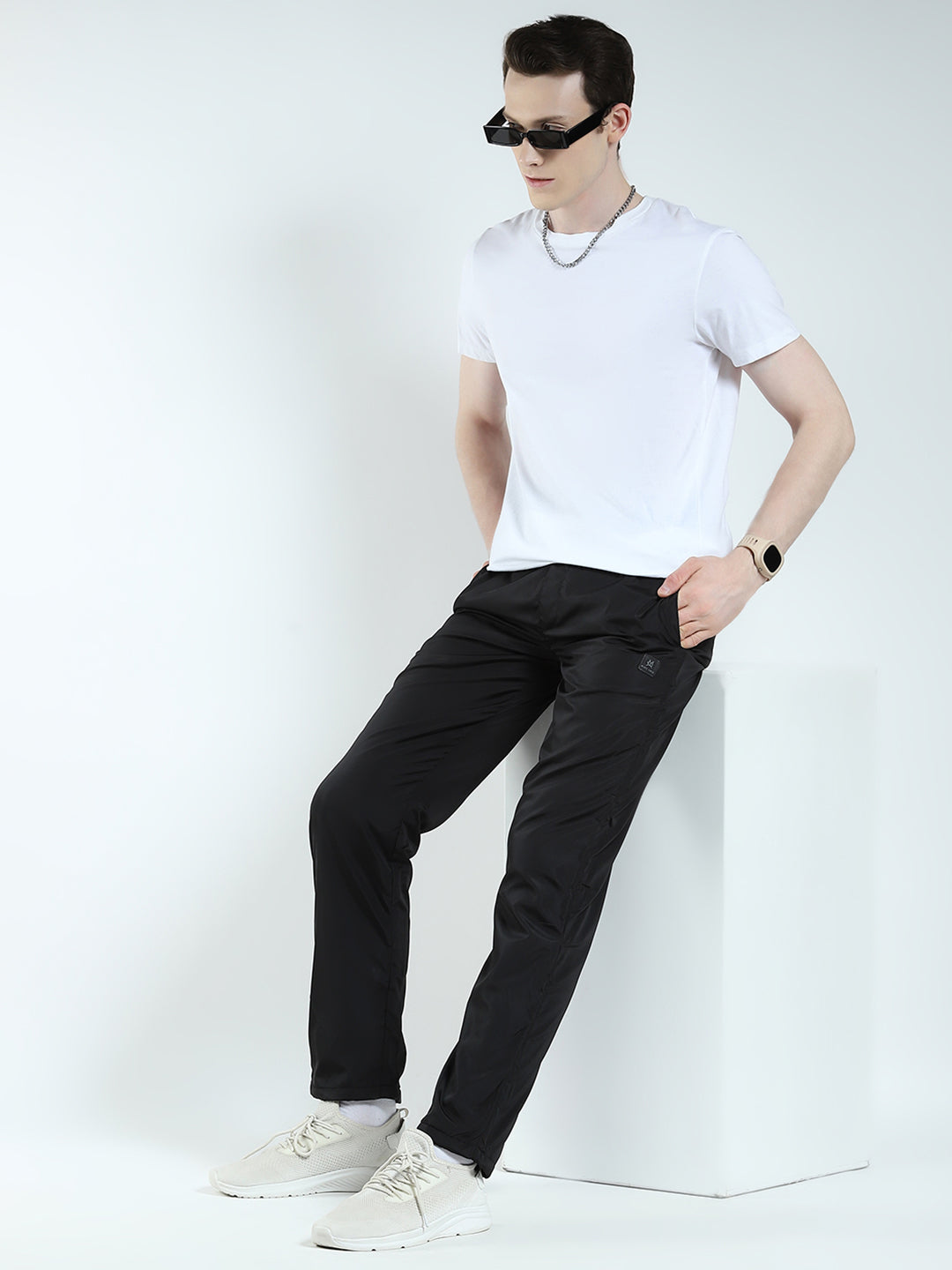 Men Black Solid Regular Fit Winter Lower