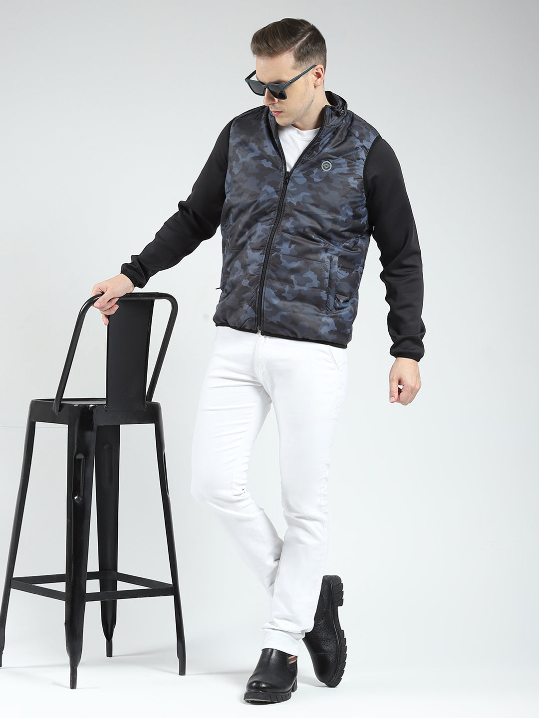 Men Black Solid Detachable Hood Full Sleeve Reversible Sweatshirt