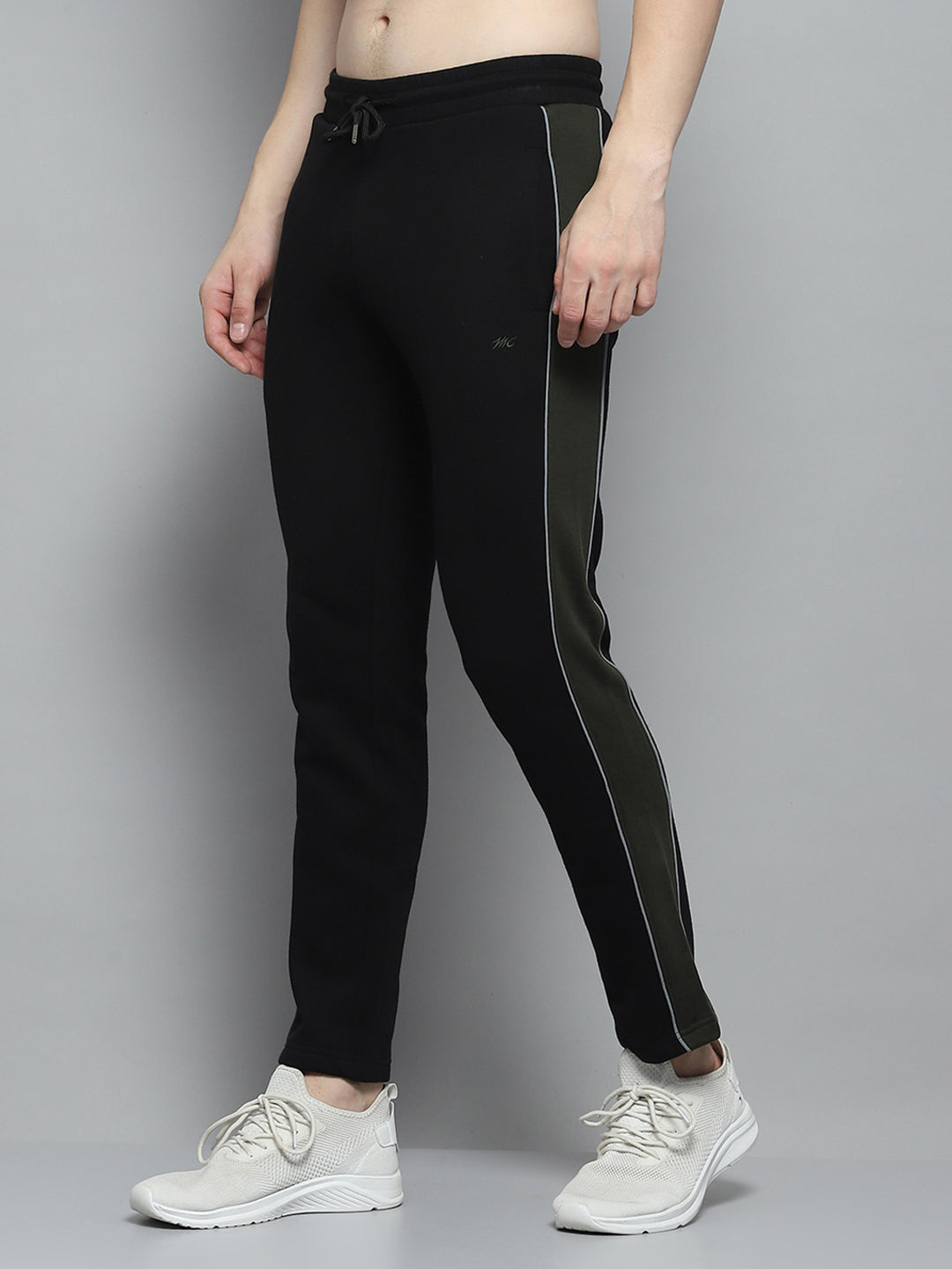 Men Black Solid Mock Neck Full Sleeve Winter Tracksuit