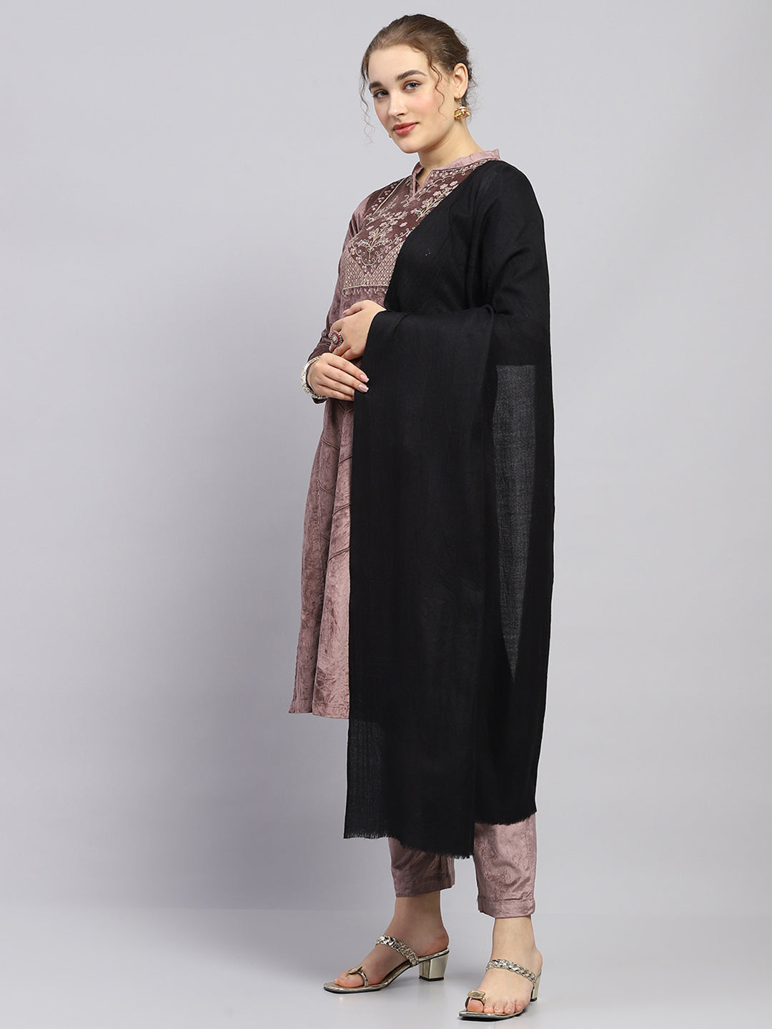 Women Black Solid Shawl