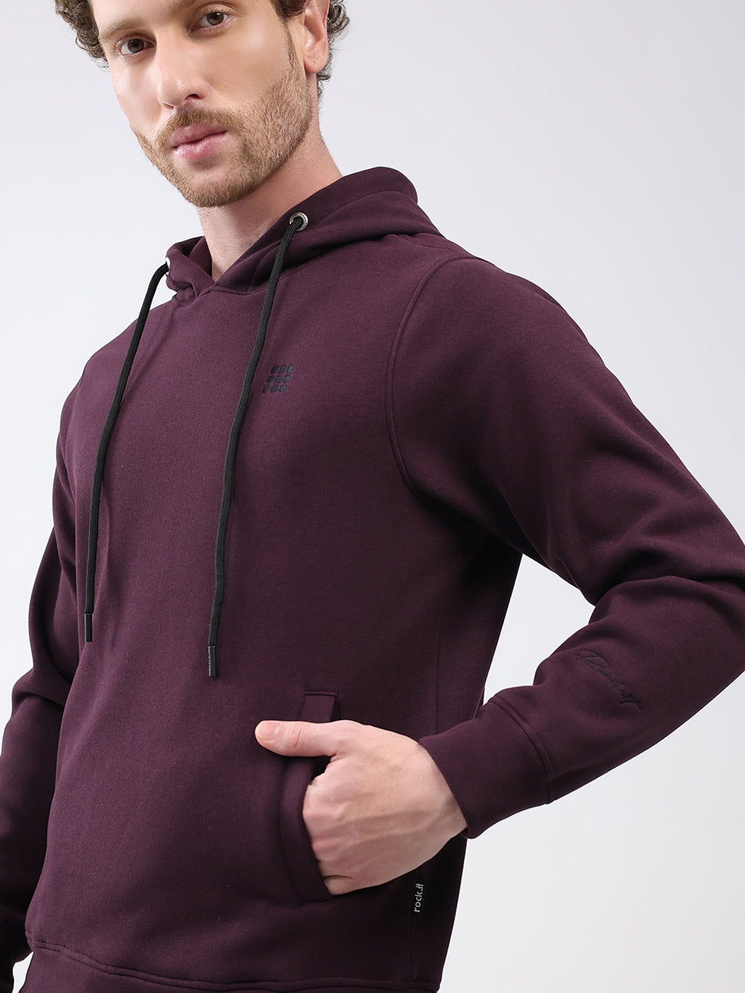 Rock.it Men Maroon Solid Hooded Full Sleeve Sweatshirt