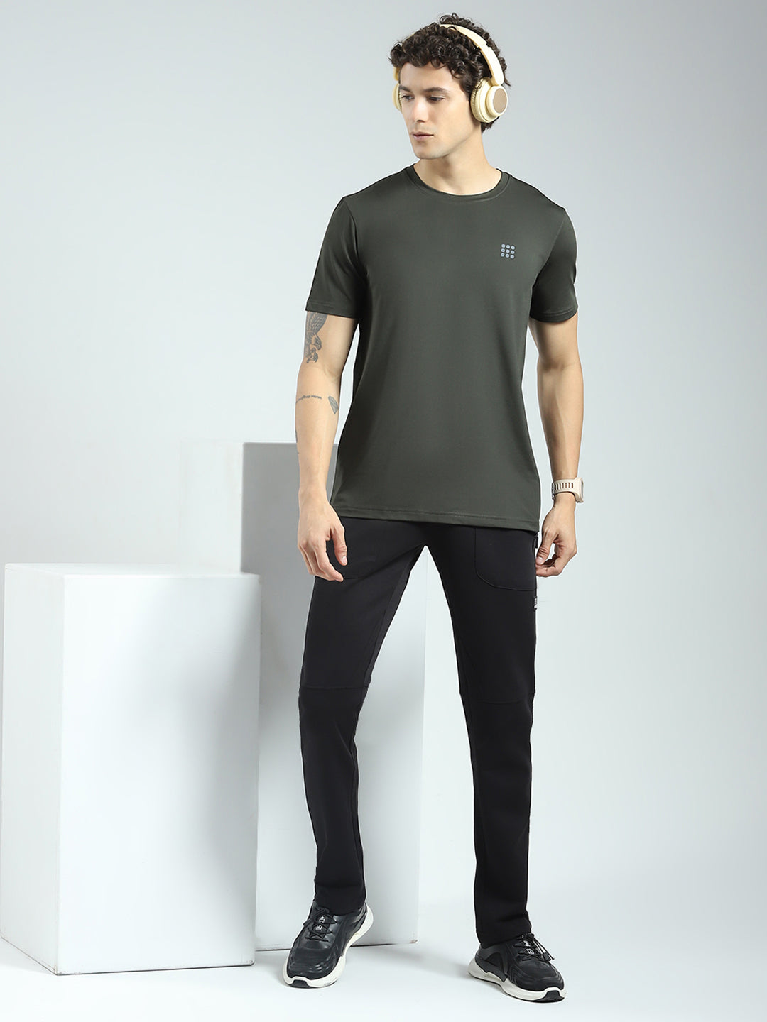 Rock.it Men Olive Solid Round Neck Half Sleeve T-Shirt