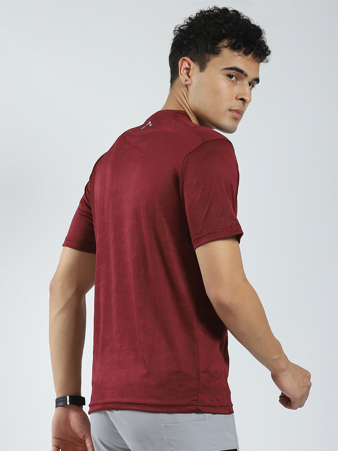 Rock.it Men Maroon Solid Round Neck Half Sleeve T-Shirt