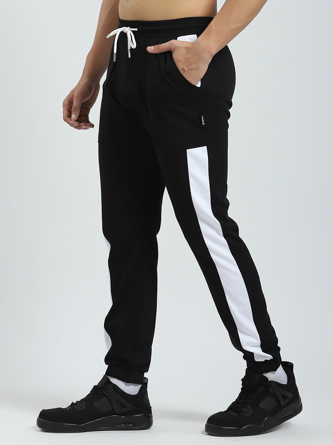 Rock.it Men Black Solid Regular Fit Jogger