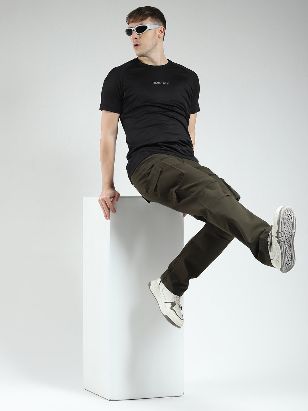 Rock.it Men Olive Solid Straight Fit Cargo