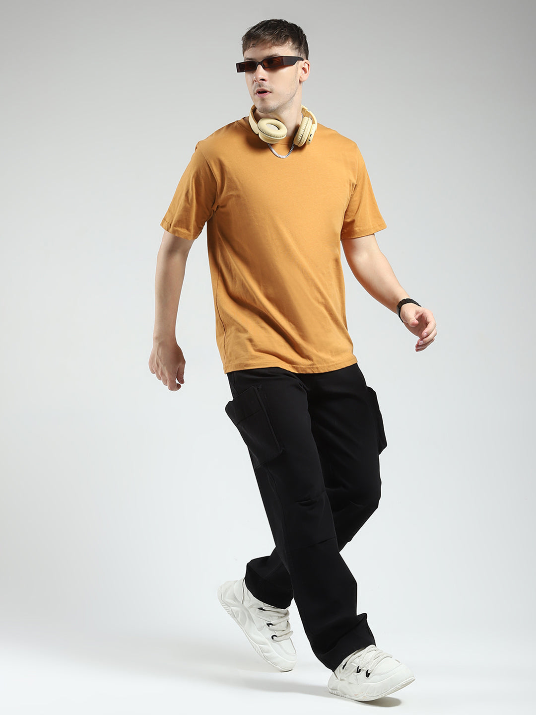 Rock.it Men Black Solid Straight Fit Cargo