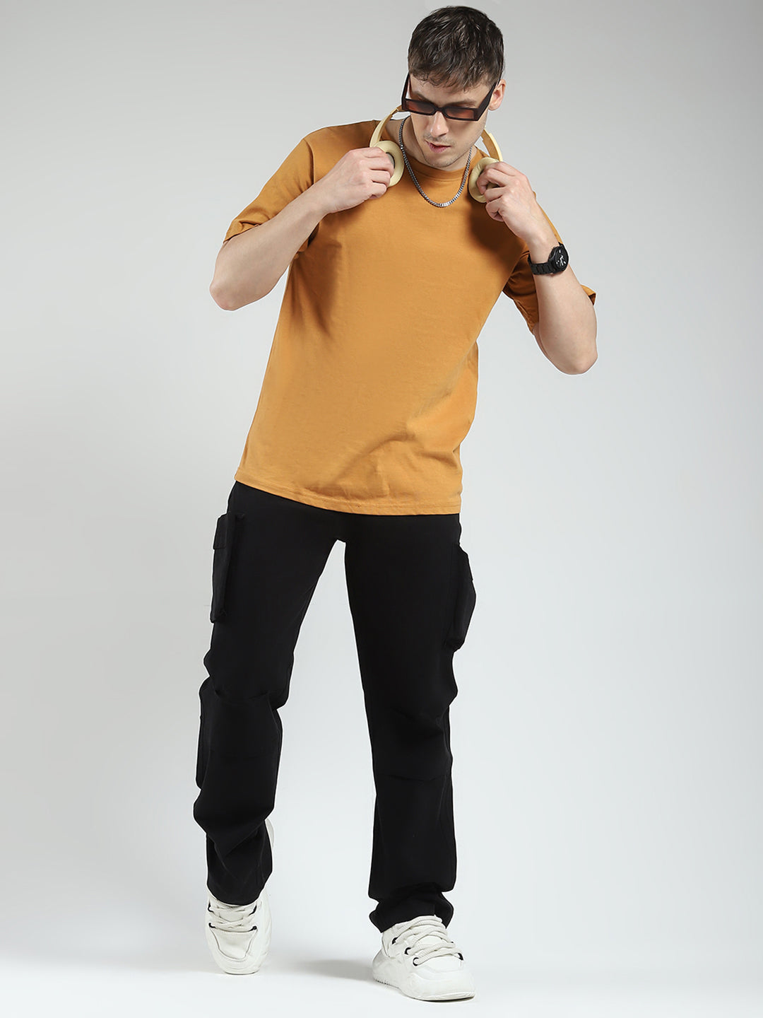 Rock.it Men Black Solid Straight Fit Cargo