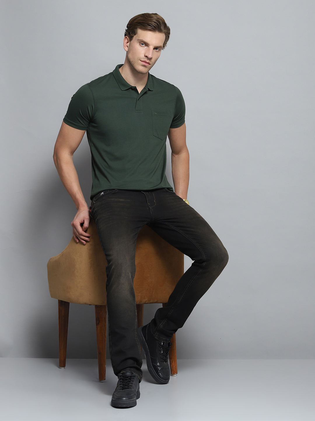 Men Green Solid Collar Half Sleeve T-Shirt