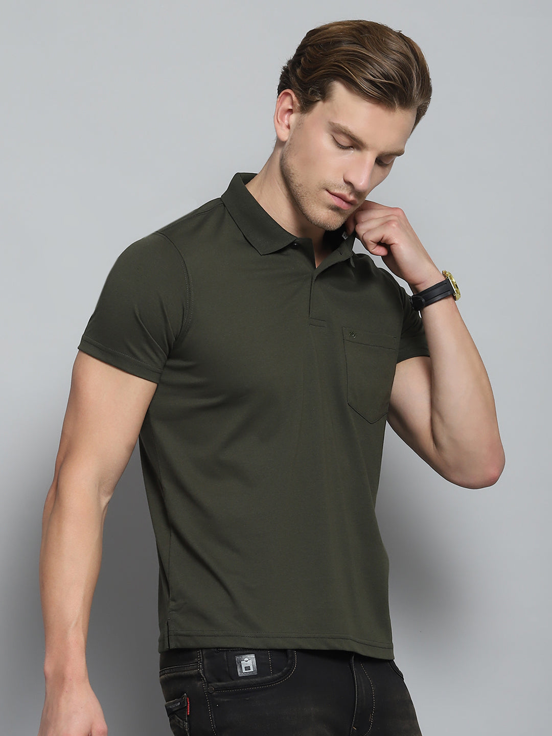 Men Olive Solid Collar Half Sleeve T-Shirt