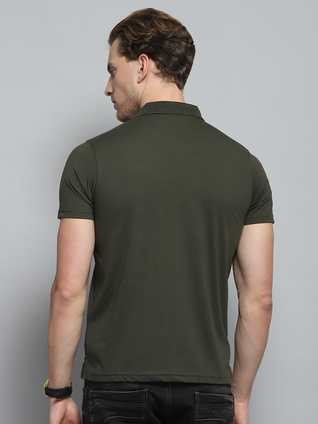 Men Olive Solid Collar Half Sleeve T-Shirt