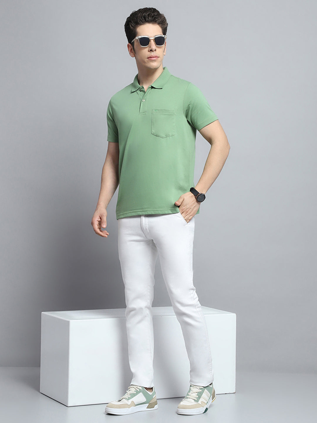 Men Green Solid Collar Half Sleeve T-Shirt