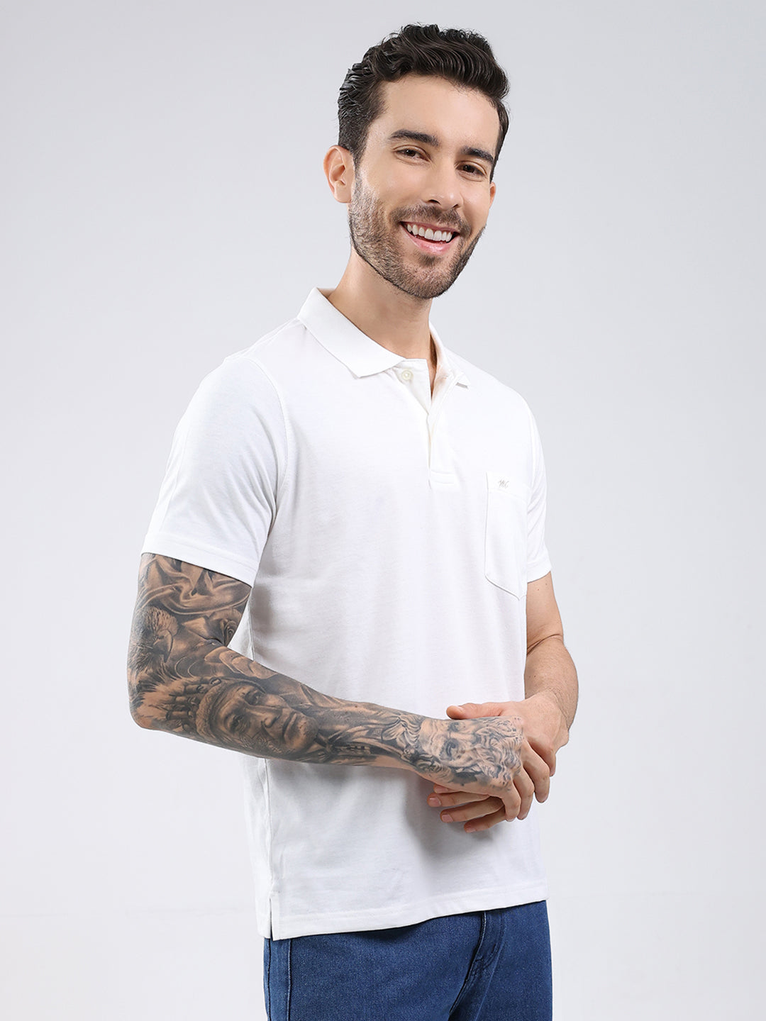 Men White Solid Collar Half Sleeve T-Shirt
