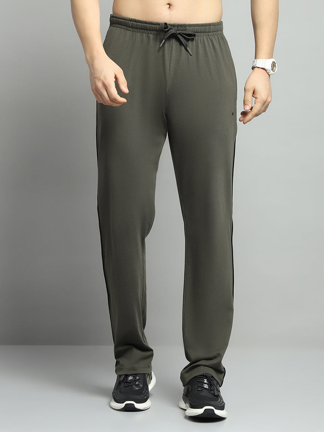 Men Olive Solid Regular Fit Lower