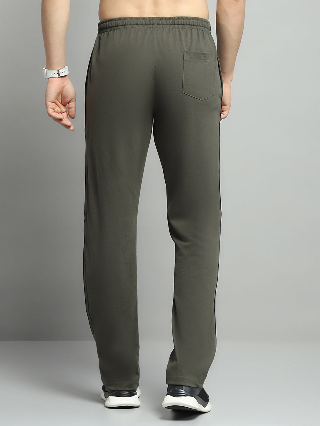 Men Olive Solid Regular Fit Lower