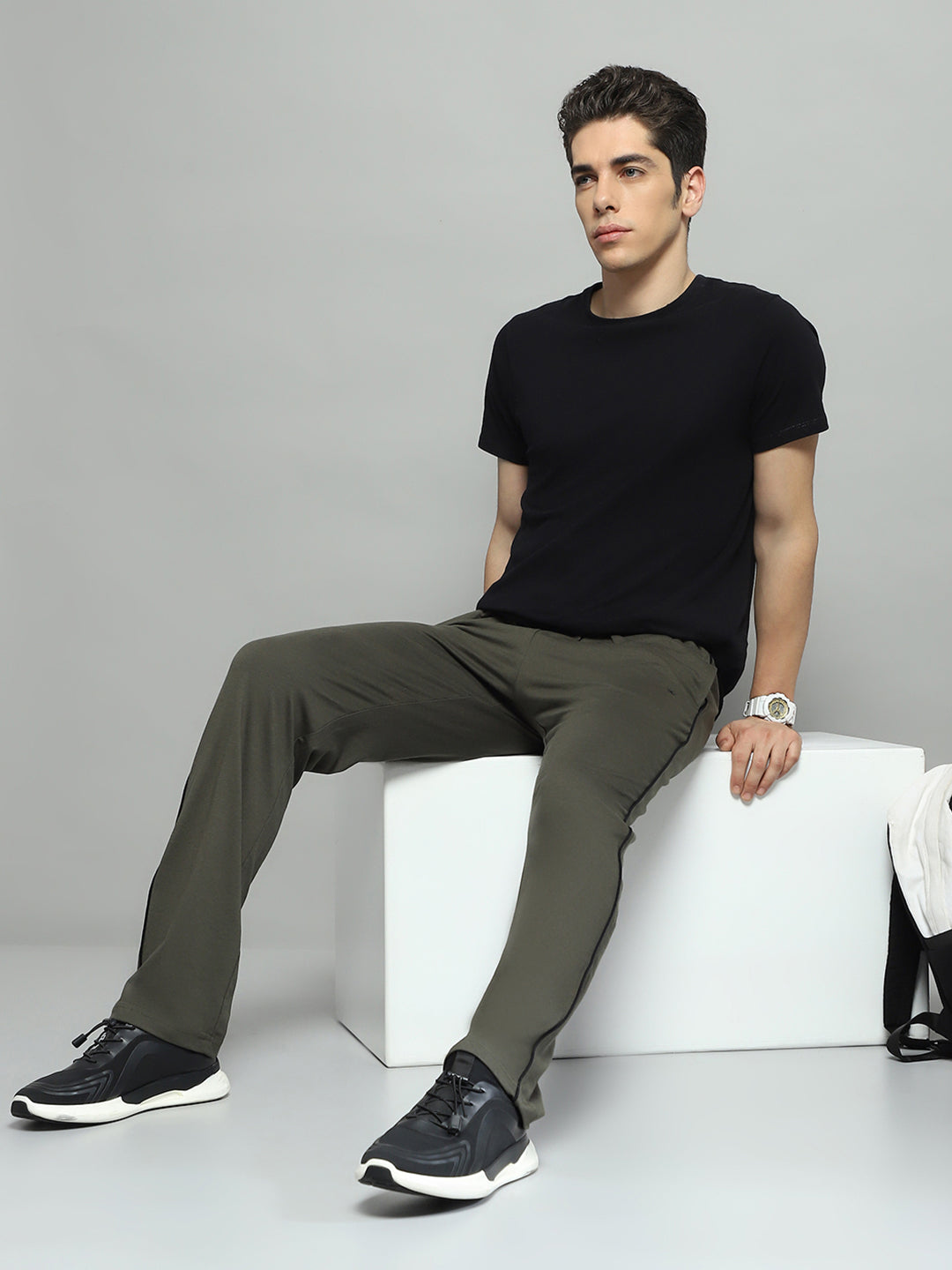 Men Olive Solid Regular Fit Lower