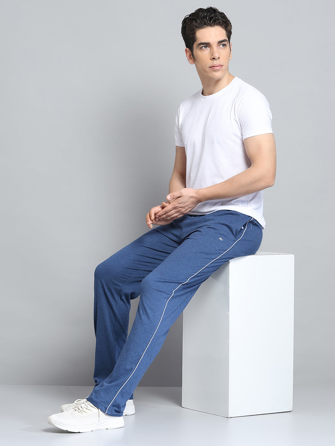 Men Blue Solid Regular Fit Lower