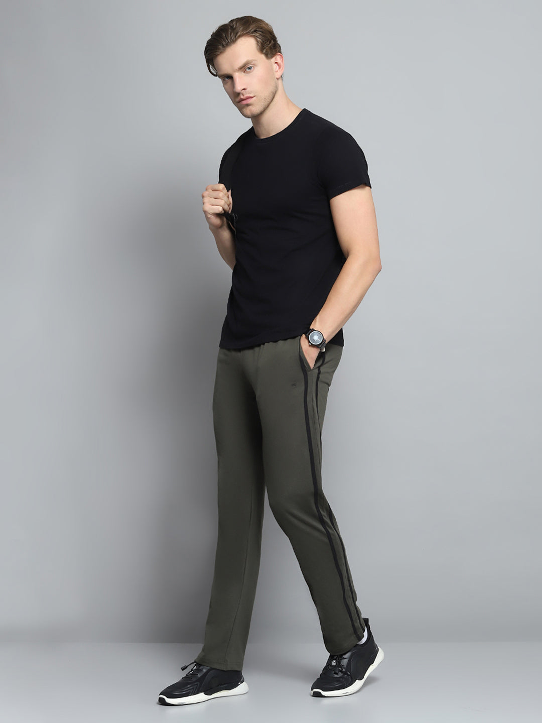 Men Olive Solid Regular Fit Lower