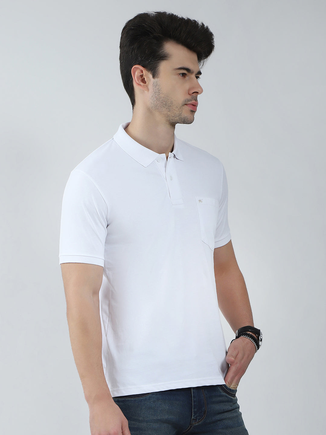 Men White Solid Collar Half Sleeve T-Shirt