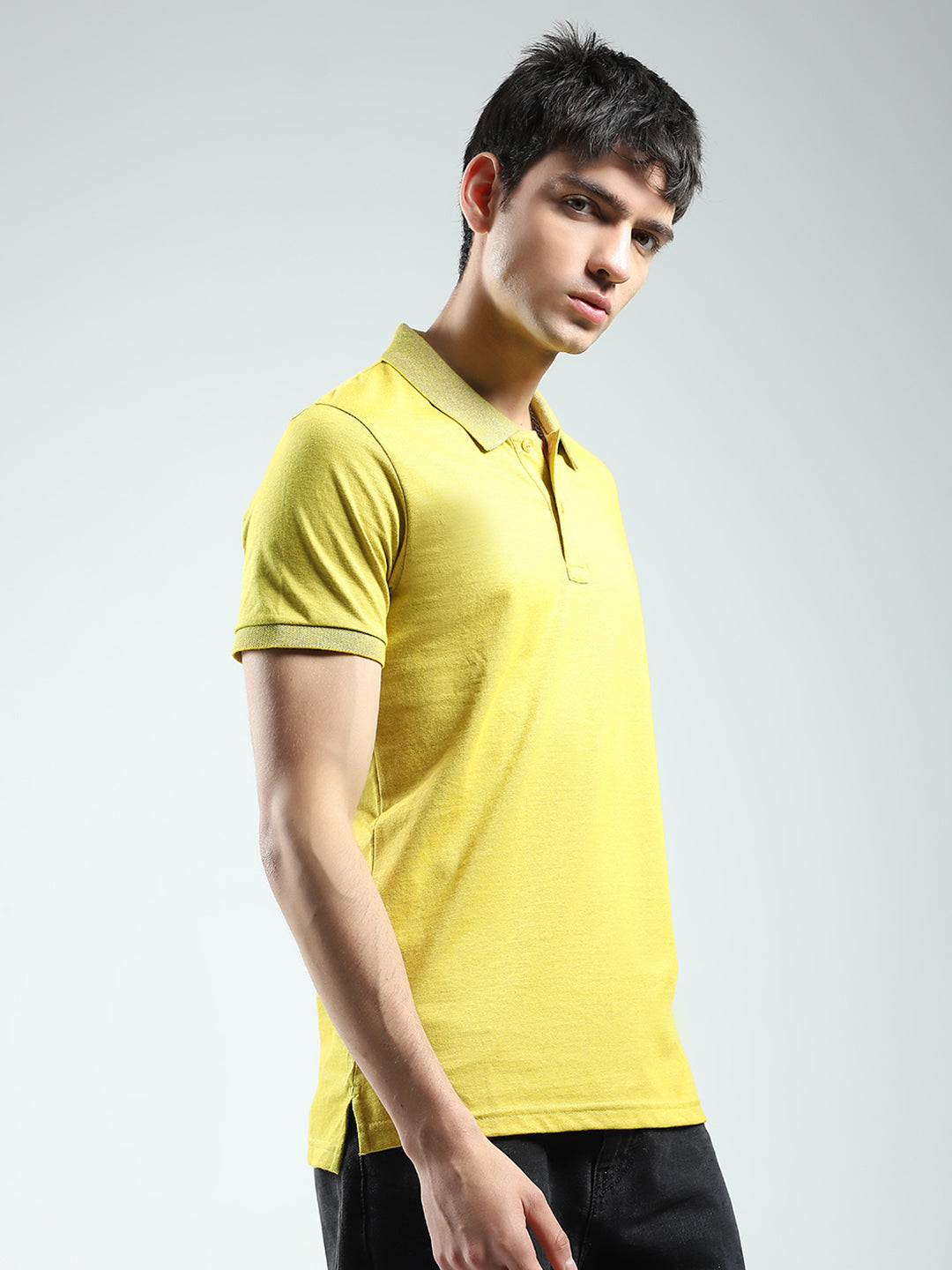 Men Yellow Solid Collar Half Sleeve T-Shirt