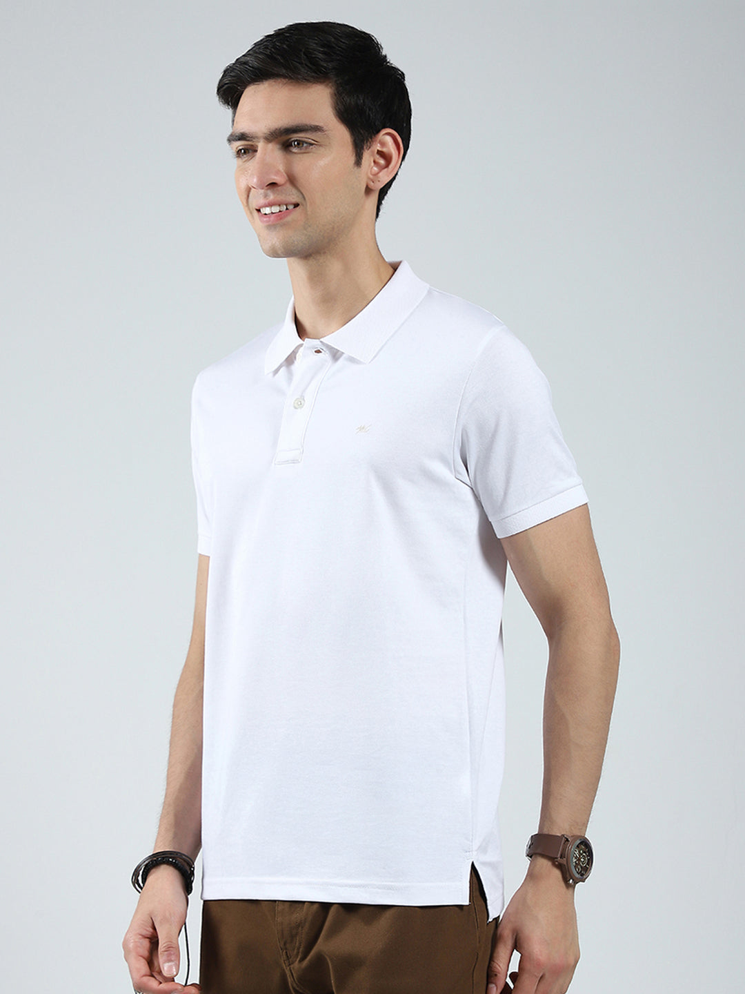 Men White Solid Collar Half Sleeve T-Shirt