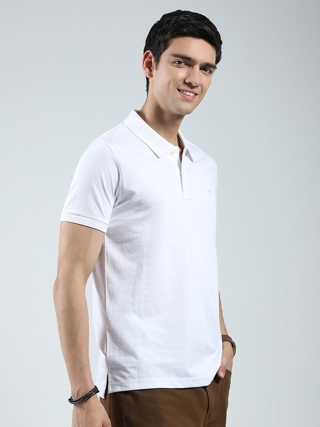 Men White Solid Collar Half Sleeve T-Shirt