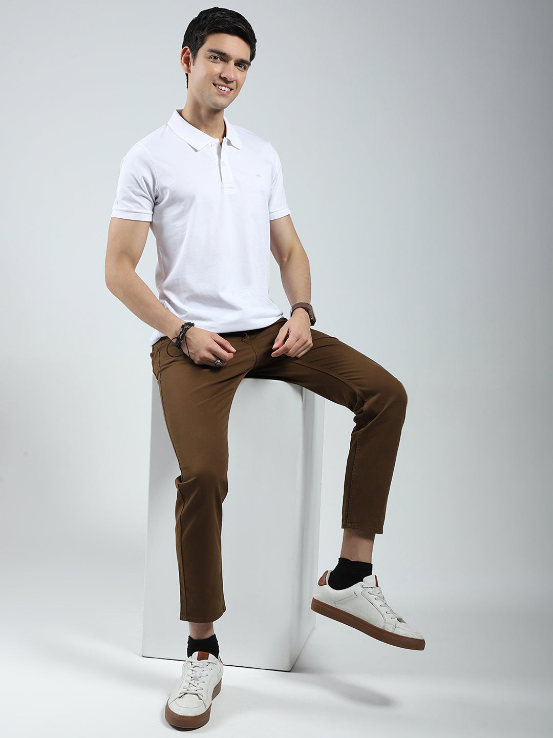 Men White Solid Collar Half Sleeve T-Shirt