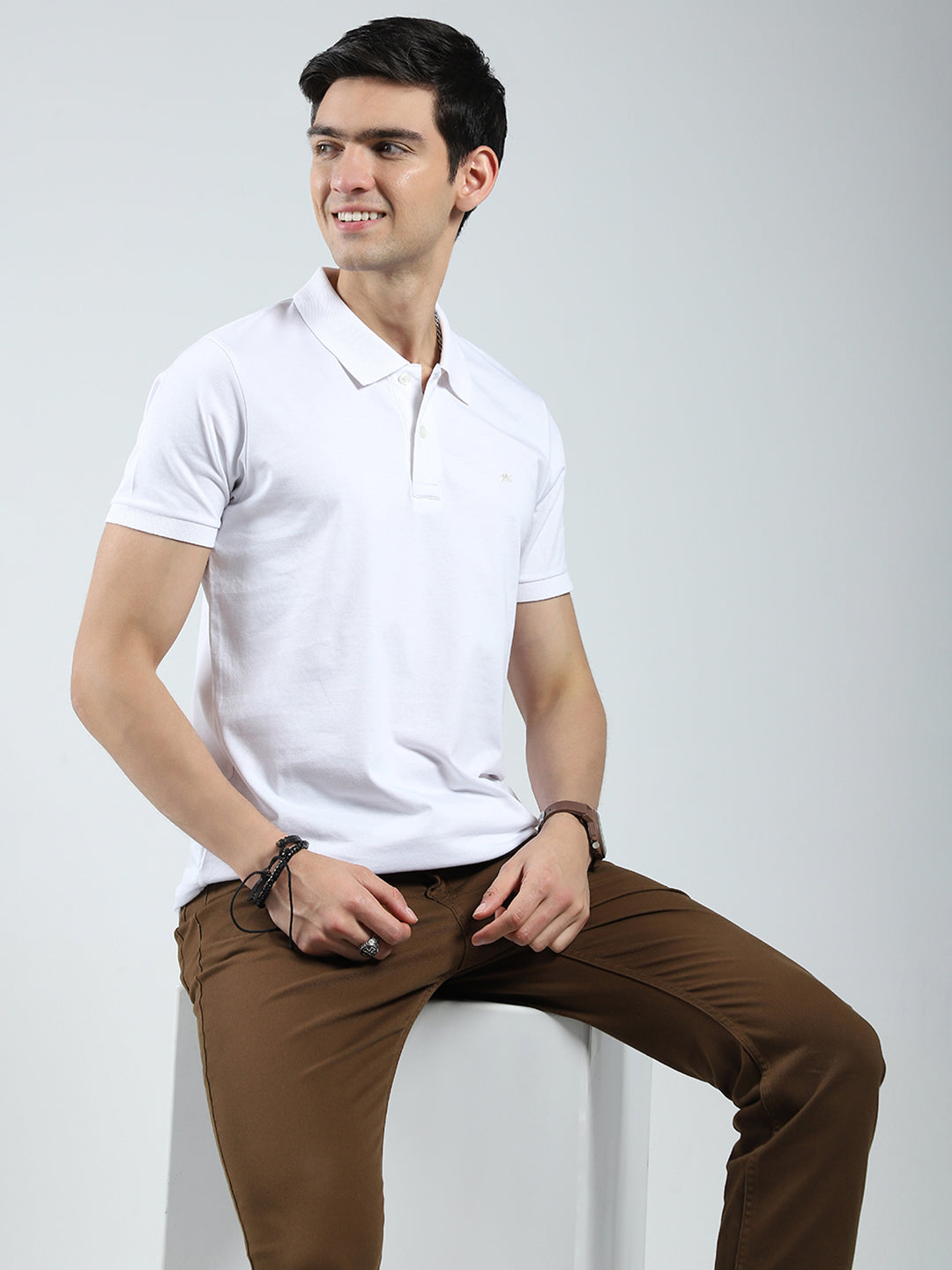 Men White Solid Collar Half Sleeve T-Shirt