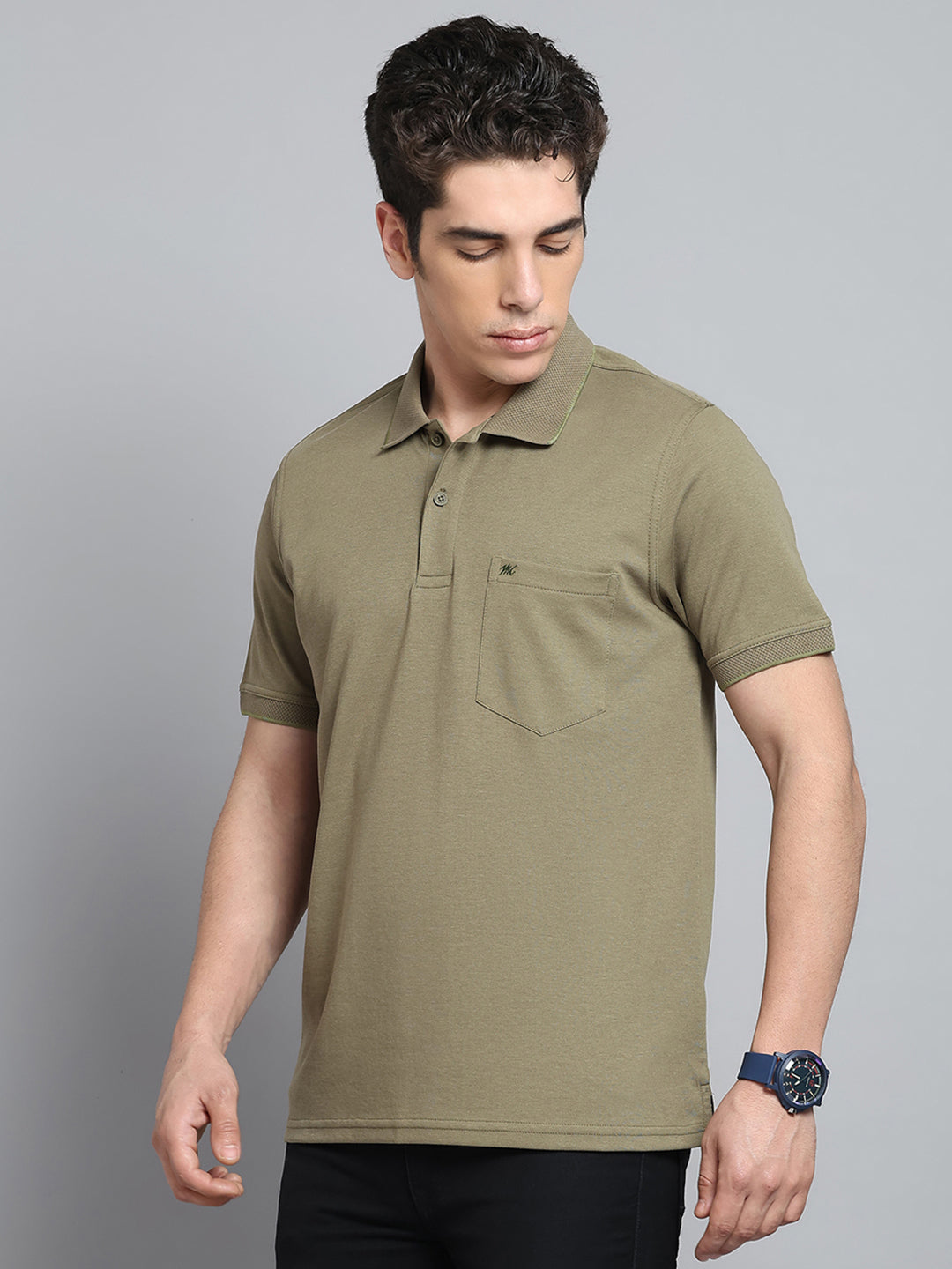 Men Olive Solid Collar Half Sleeve T-Shirt