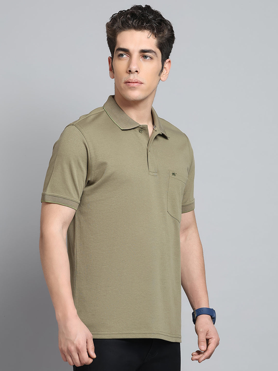 Men Olive Solid Collar Half Sleeve T-Shirt
