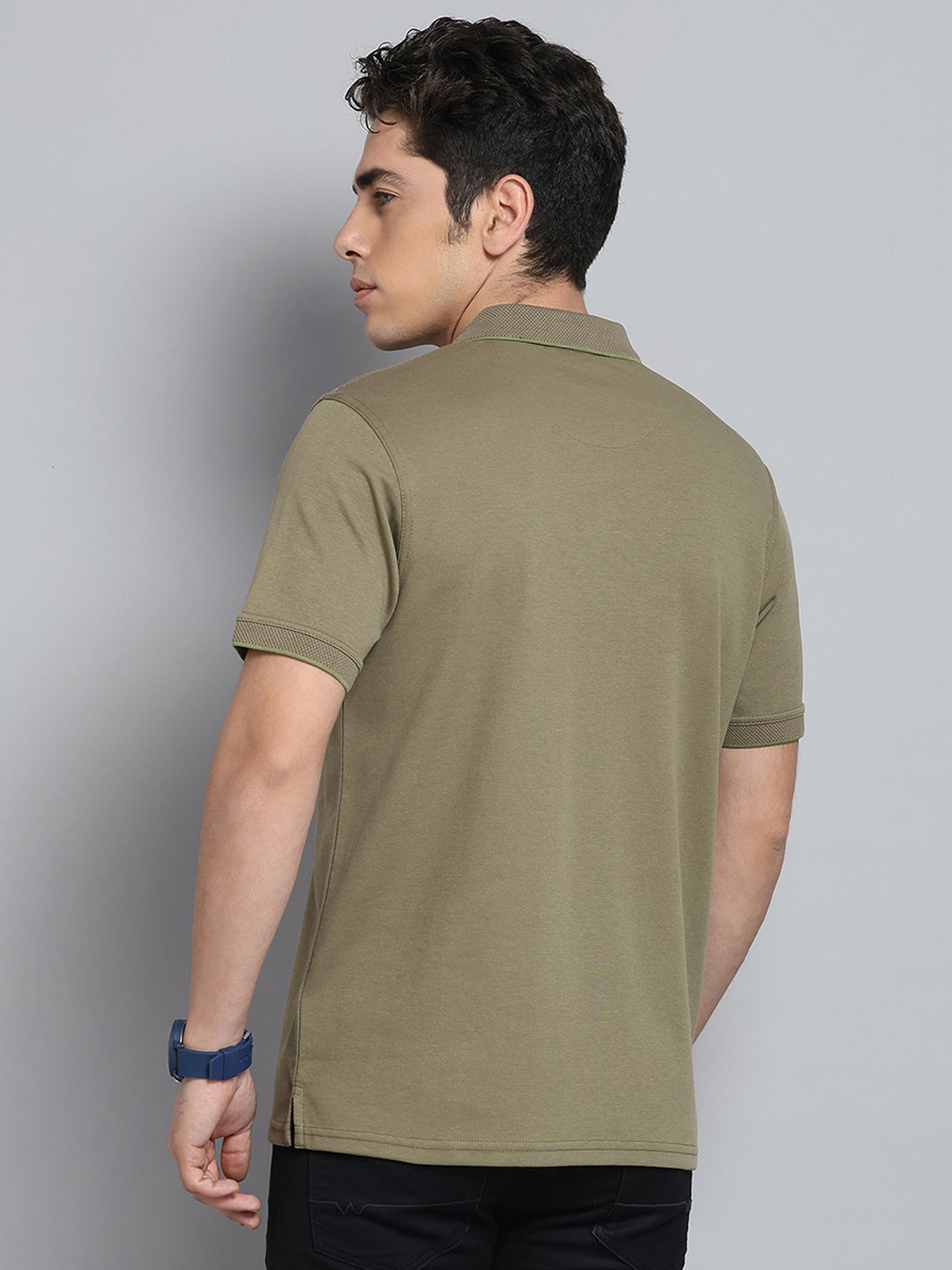 Men Olive Solid Collar Half Sleeve T-Shirt
