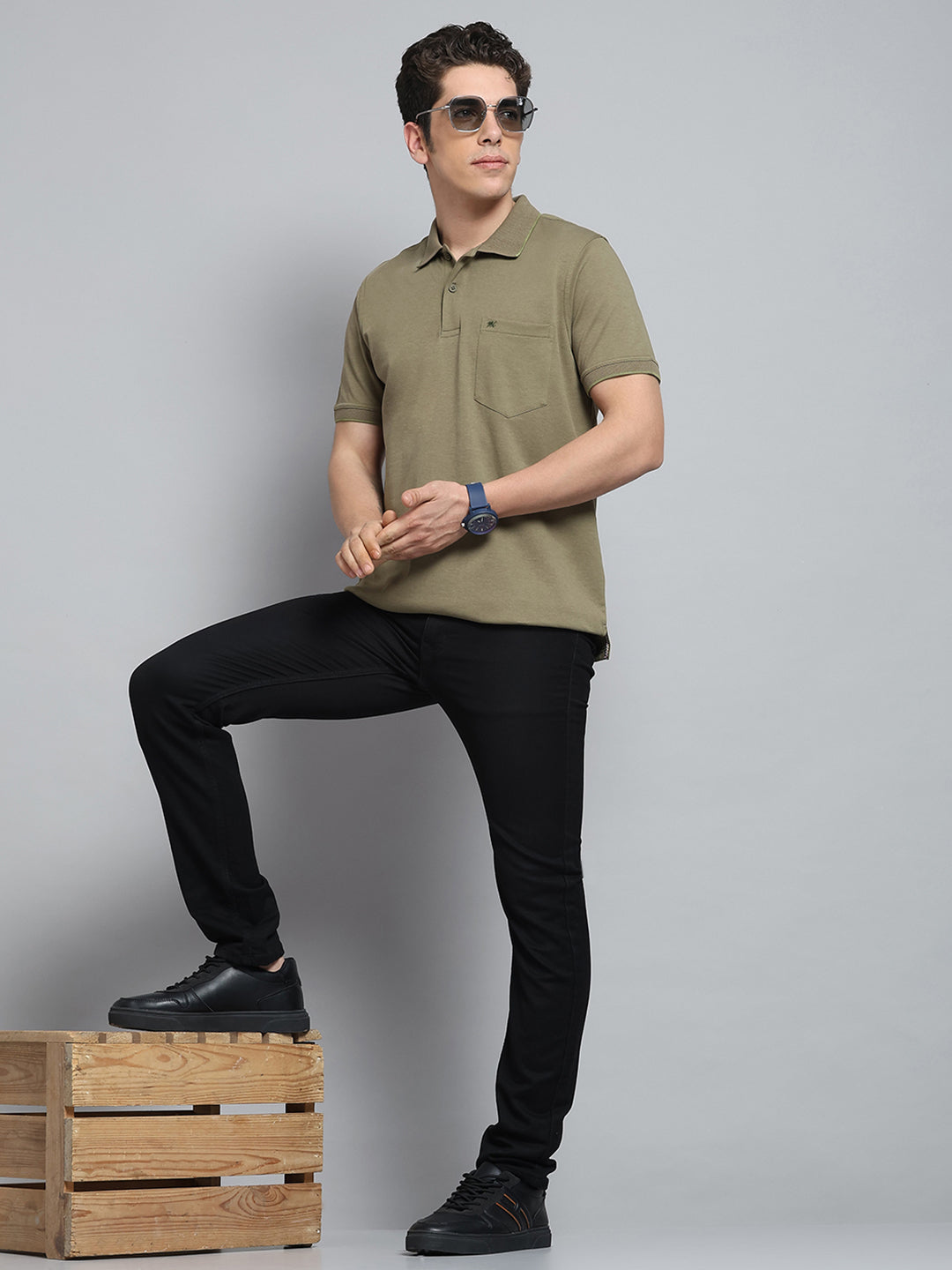 Men Olive Solid Collar Half Sleeve T-Shirt