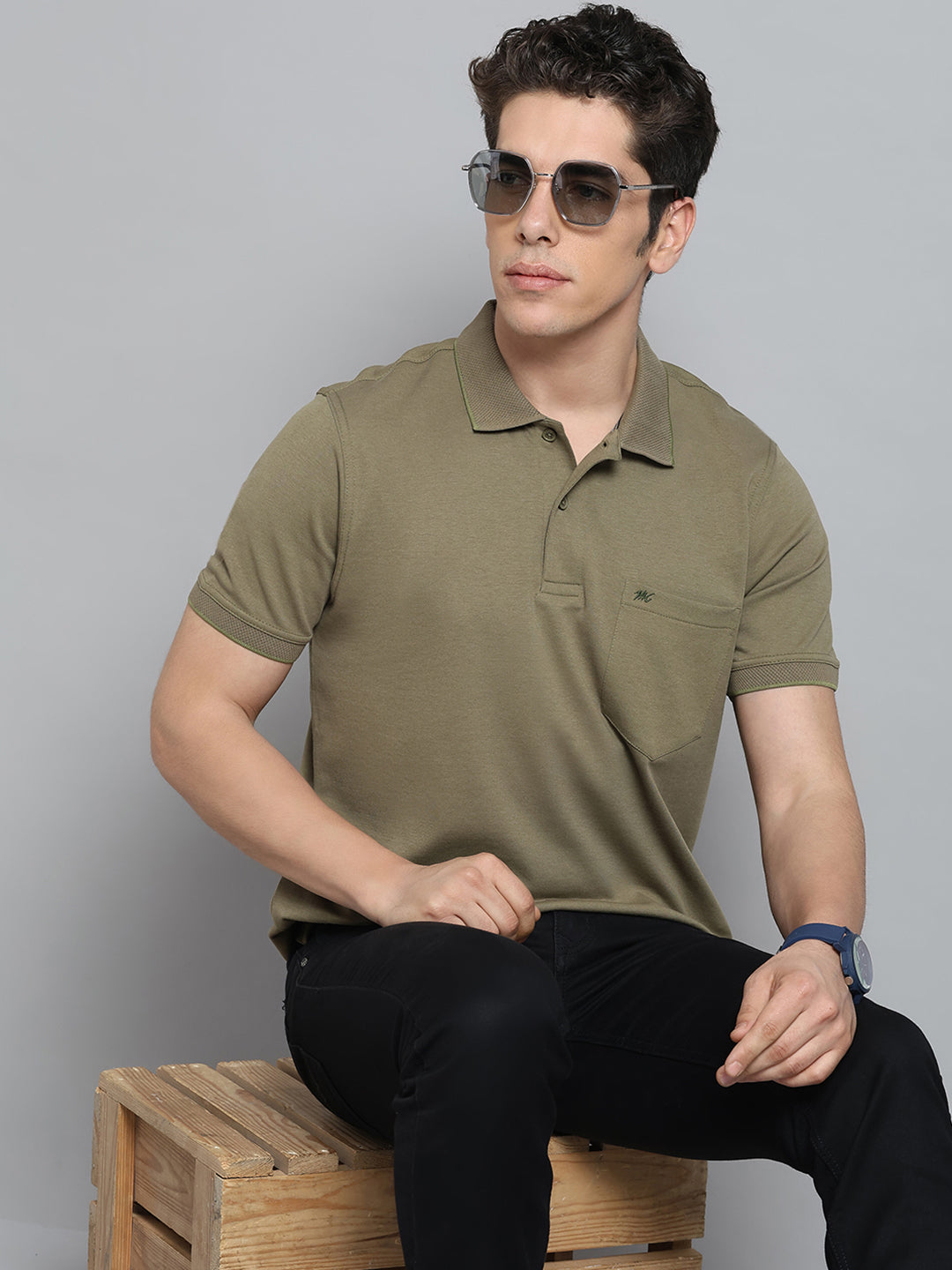 Men Olive Solid Collar Half Sleeve T-Shirt