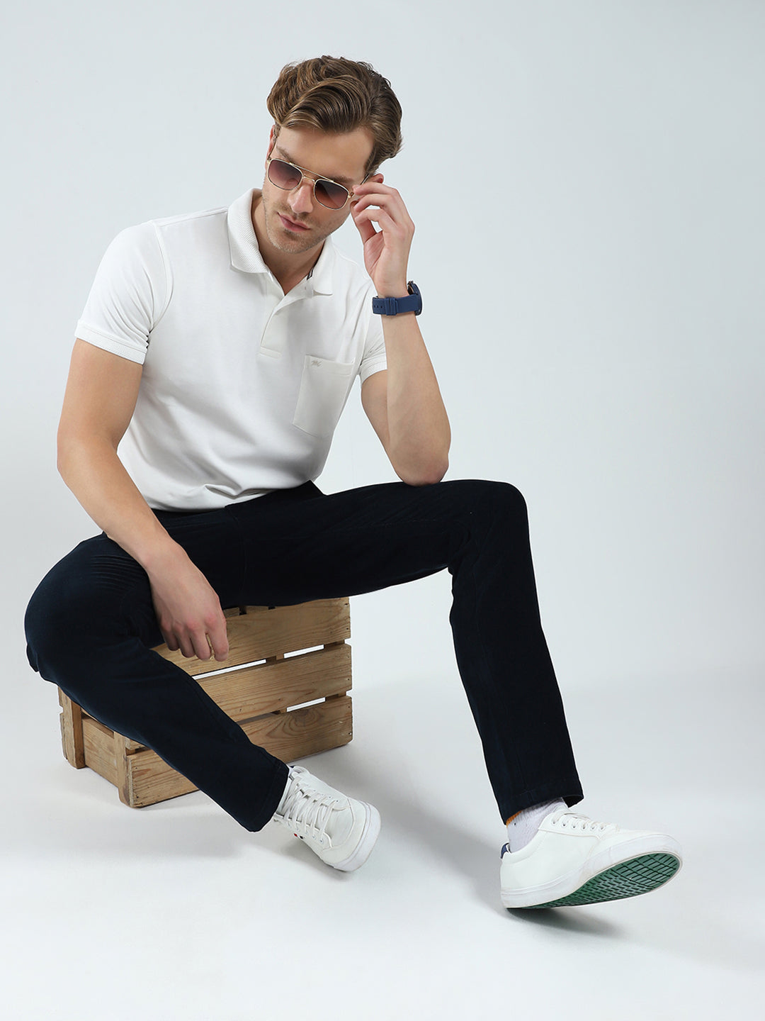 Men White Solid Collar Half Sleeve T-Shirt