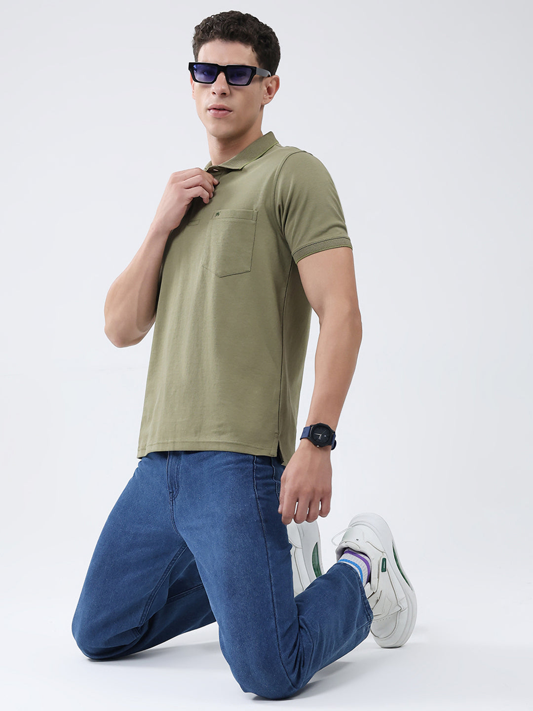 Men Olive Solid Collar Half Sleeve T-Shirt
