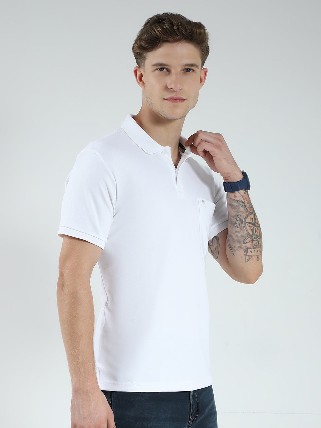 Men White Solid Collar Half Sleeve T-Shirt