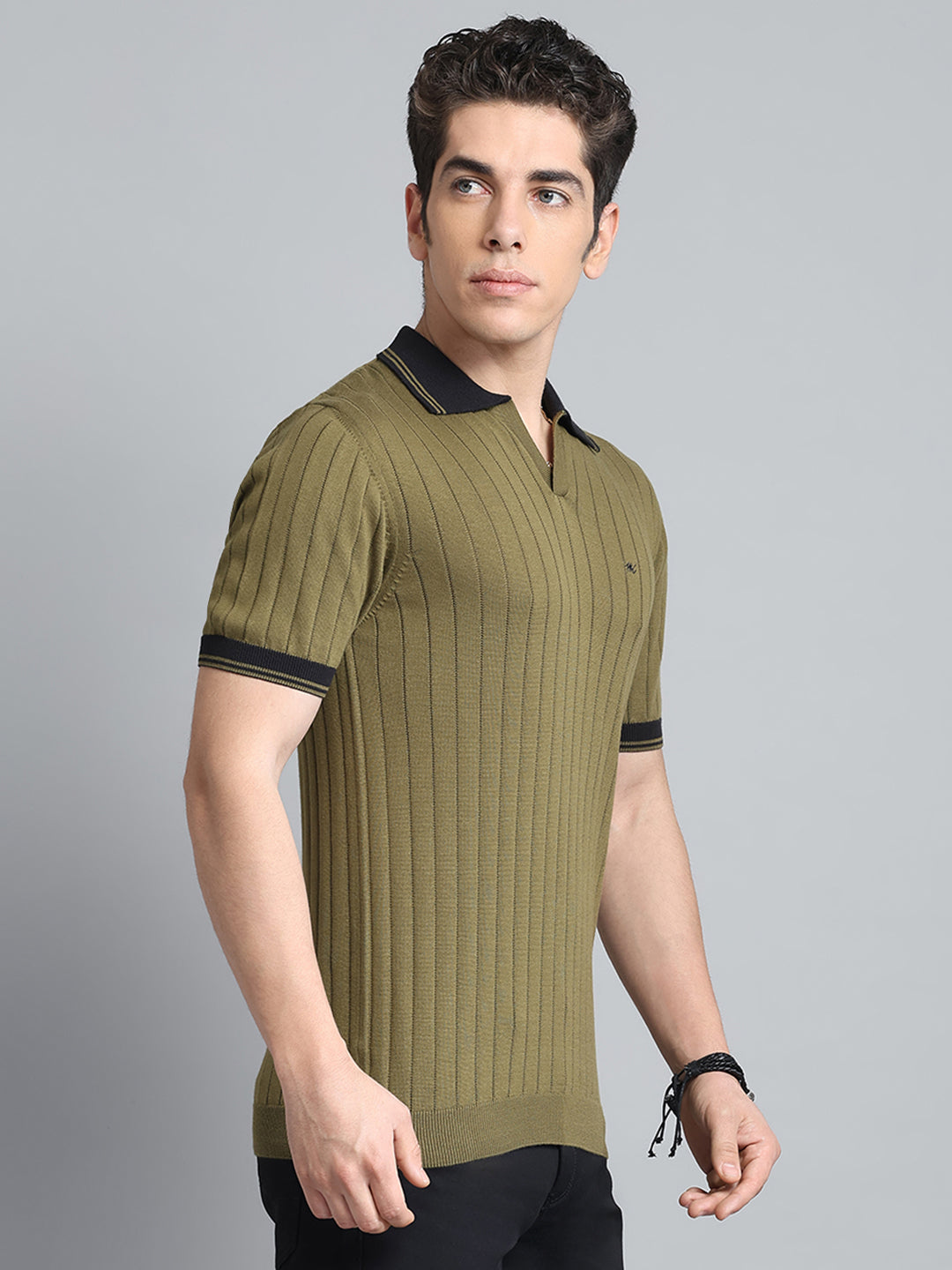 Men Olive Self Design Collar Half Sleeve T-Shirt