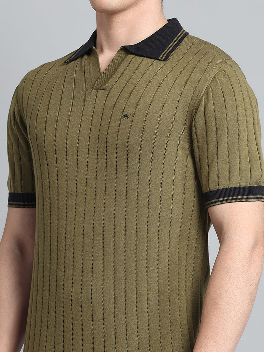 Men Olive Self Design Collar Half Sleeve T-Shirt
