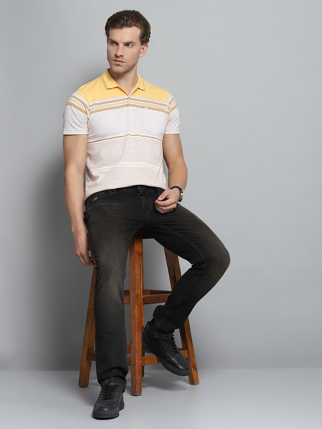 Men Yellow Stripe Collar Half Sleeve T-Shirt