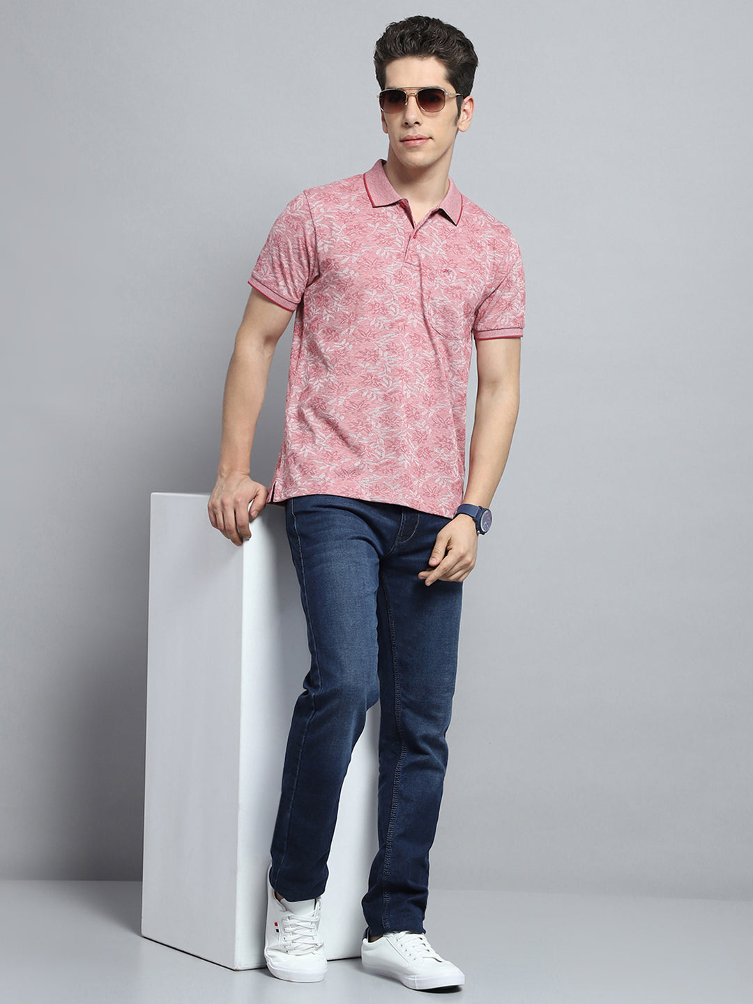 Men Magenta Stripe Collar Half Sleeve T-Shirt