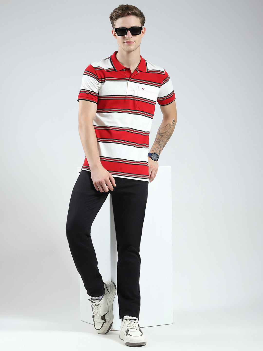 Men Red Stripe Collar Half Sleeve T-Shirt