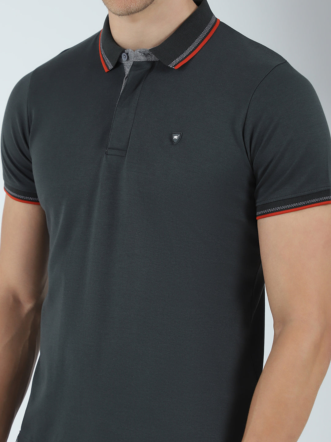 Men Olive Solid Collar Half Sleeve T-Shirt