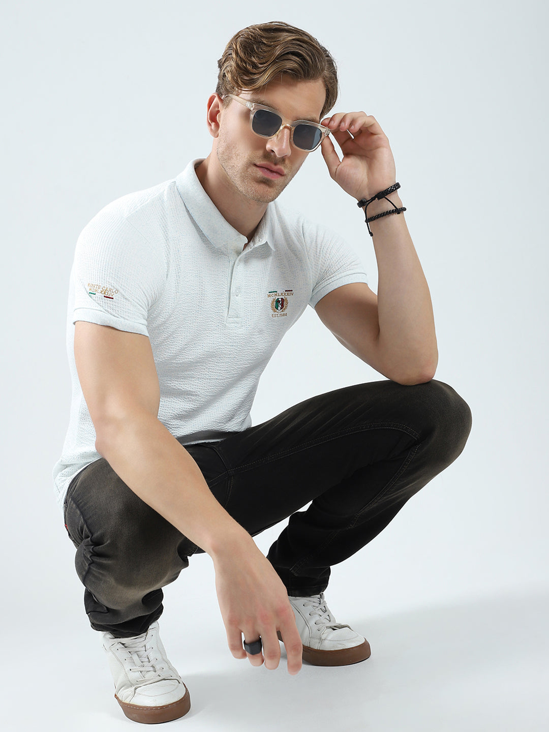 Men White Solid Collar Half Sleeve T-Shirt