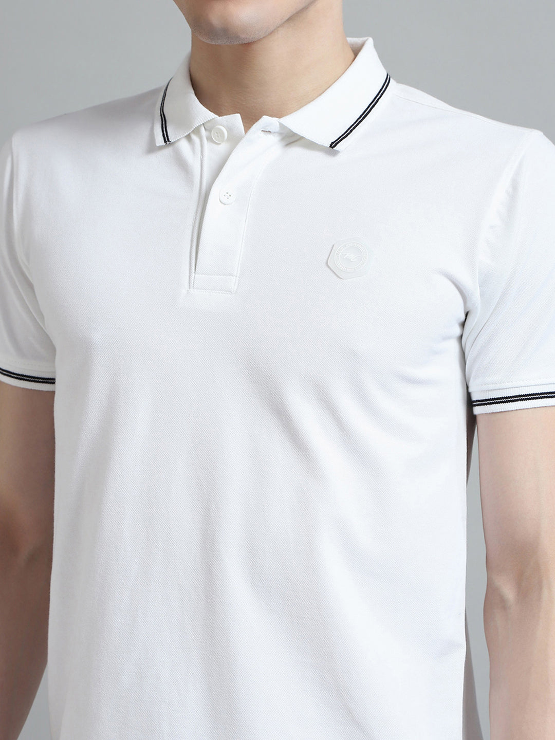 Men White Solid Collar Half Sleeve T-Shirt