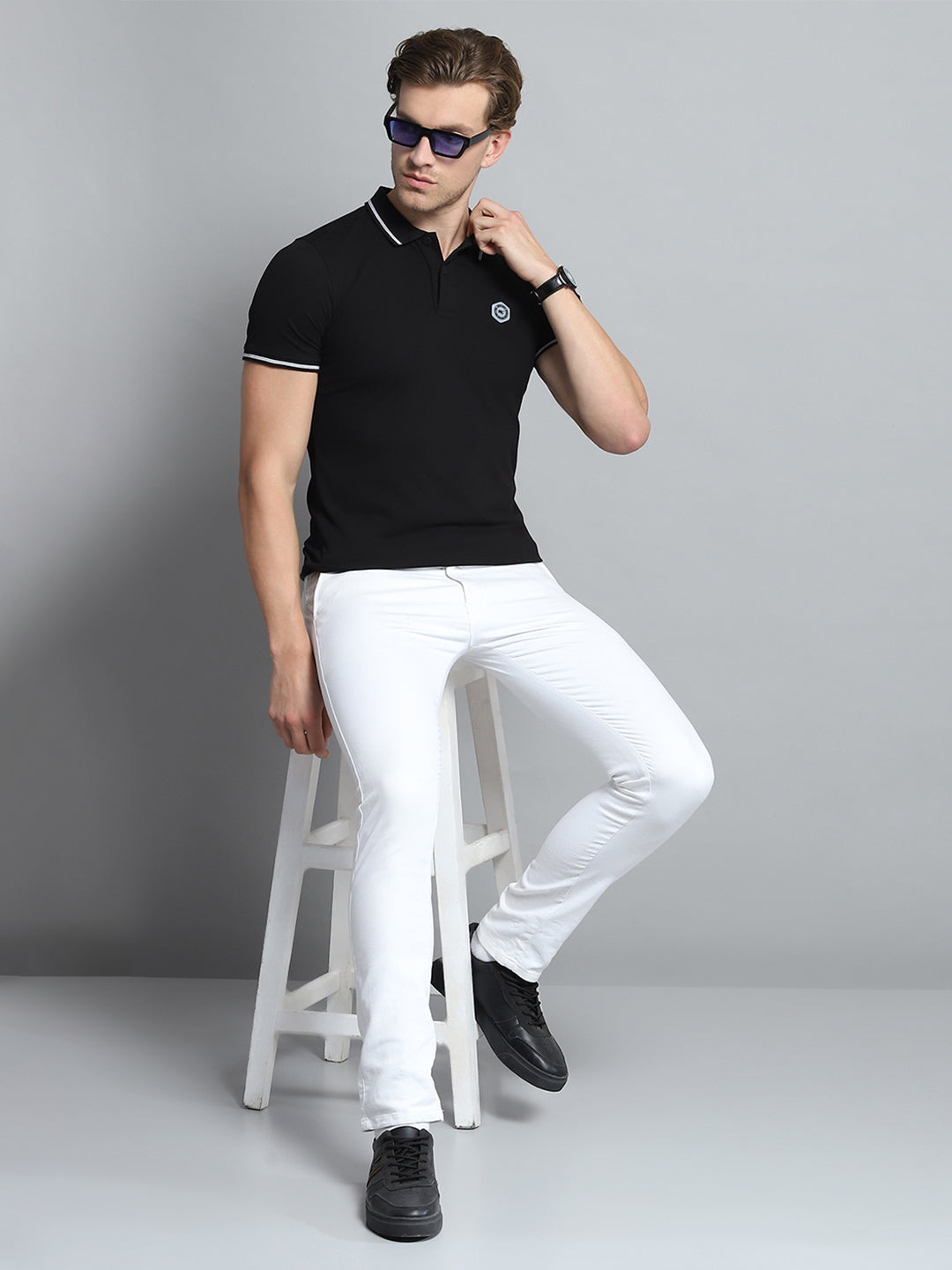 Men Black Solid Collar Half Sleeve T-Shirt