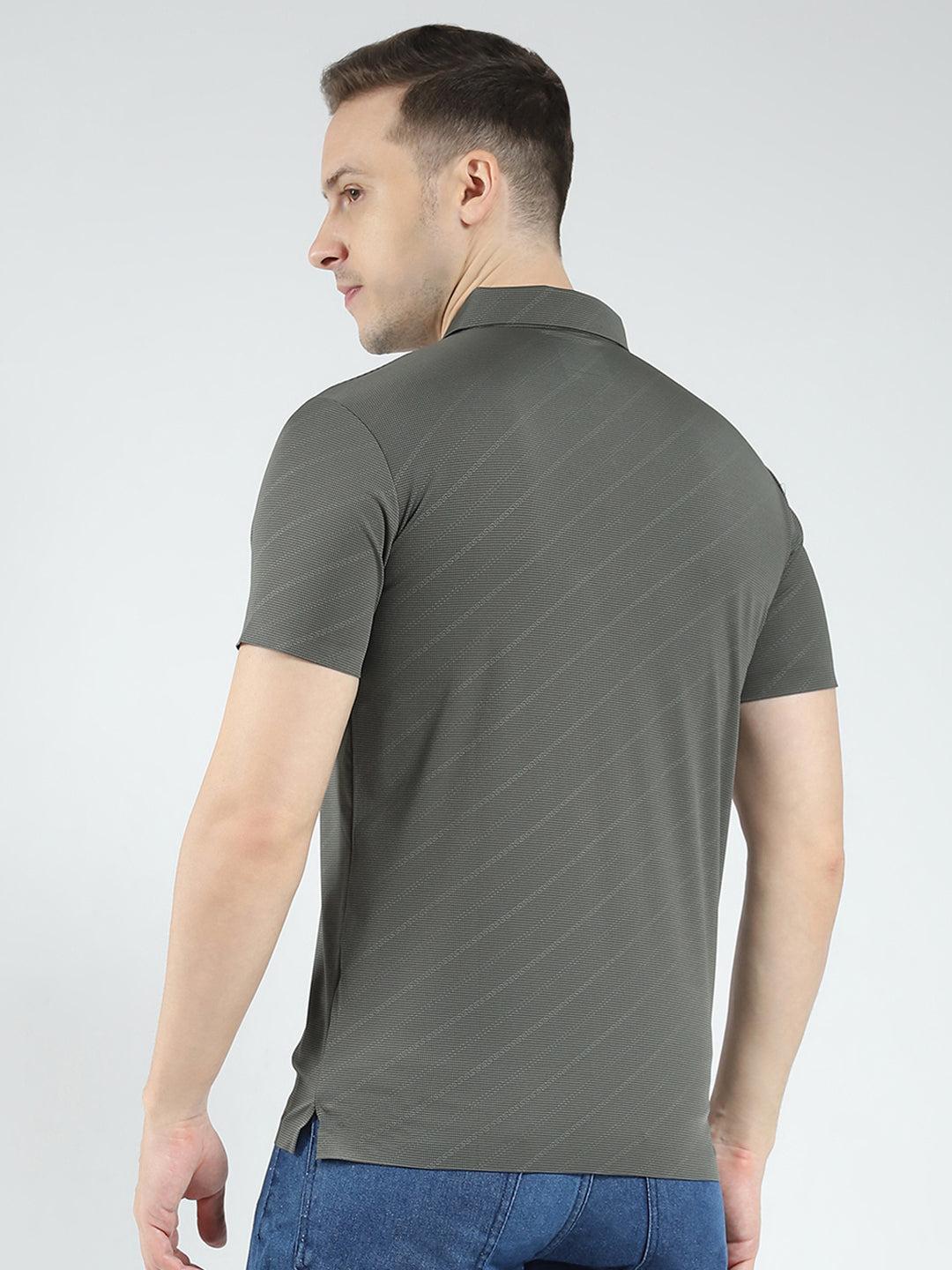 Men Olive Solid Collar Half Sleeve T-Shirt