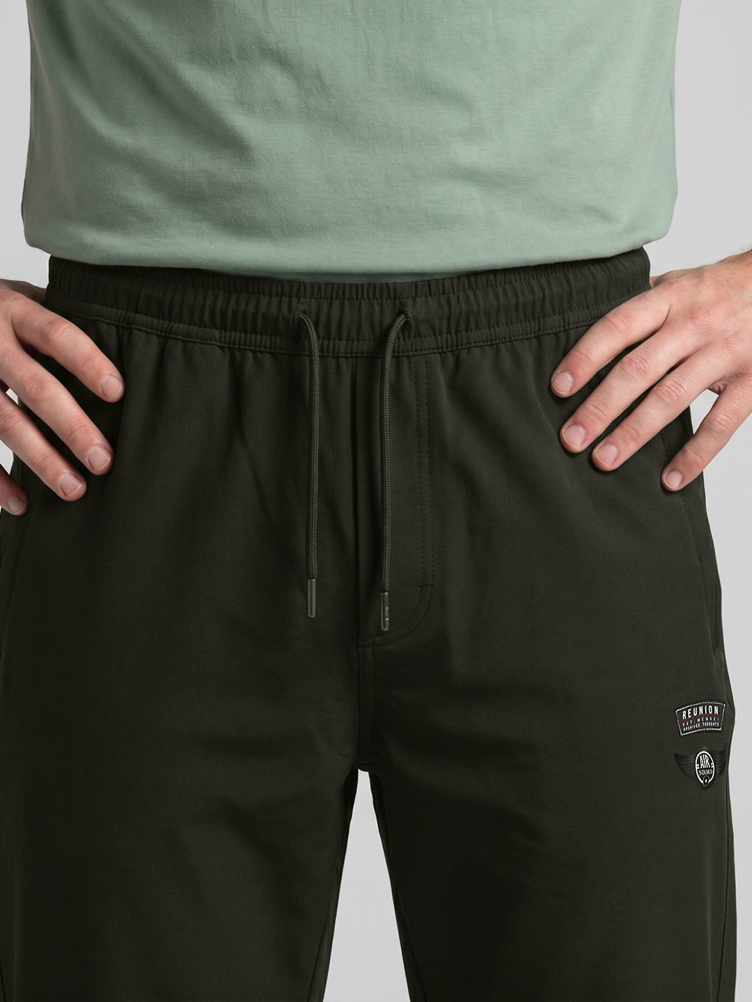 Men Olive Solid Regular Fit Lower